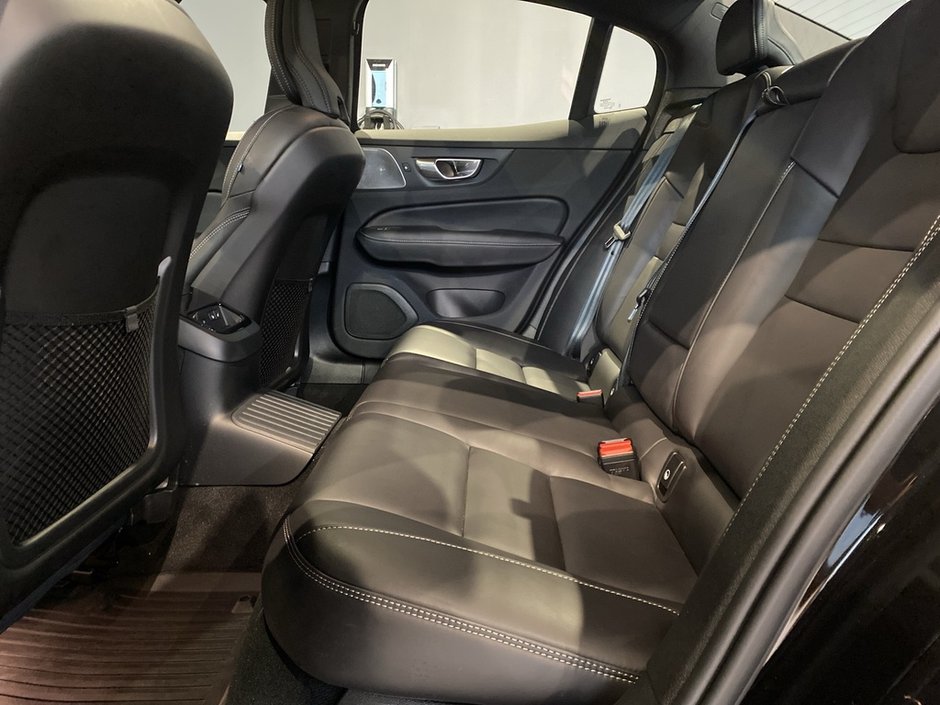 2025 Volvo S60 Plug-In Hybrid T8 AWD Ultra Black Edition-18