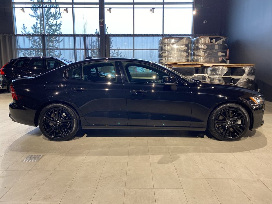 2025 Volvo S60 Plug-In Hybrid T8 AWD Ultra Black Edition-5