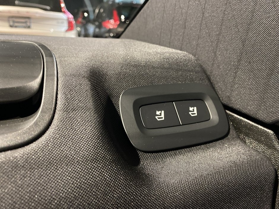 2025 Volvo S60 Plug-In Hybrid T8 AWD Ultra Black Edition-20