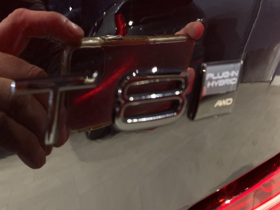2025 Volvo S60 Plug-In Hybrid T8 AWD Ultra Black Edition-27