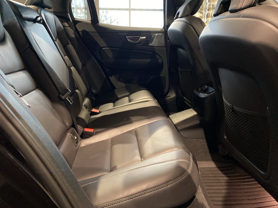 2025 Volvo S60 Plug-In Hybrid T8 AWD Ultra Black Edition-22