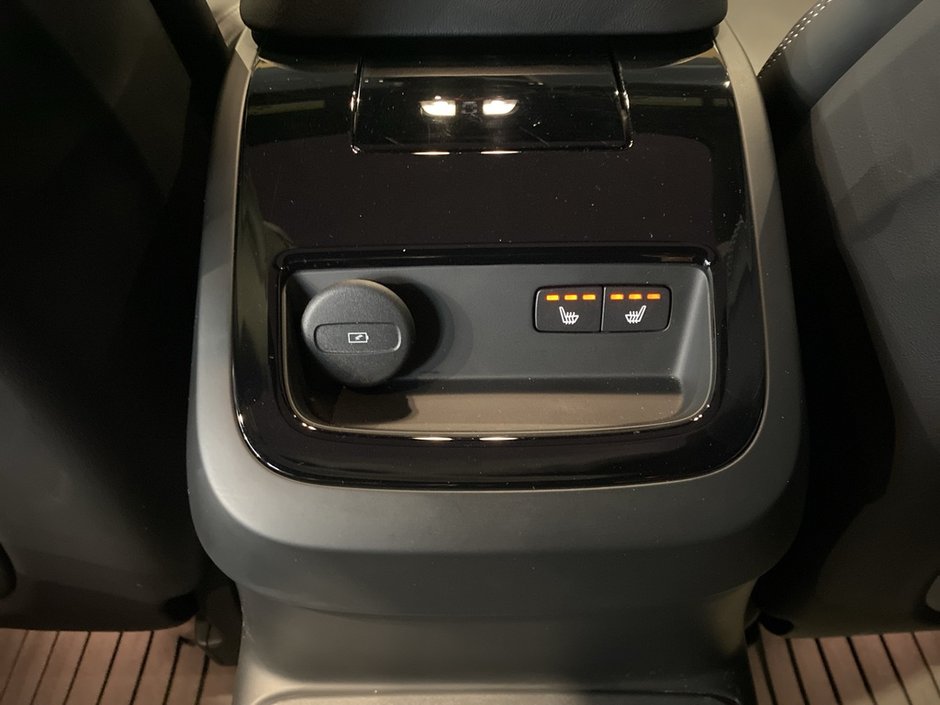 2025 Volvo S60 Plug-In Hybrid T8 AWD Ultra Black Edition-19