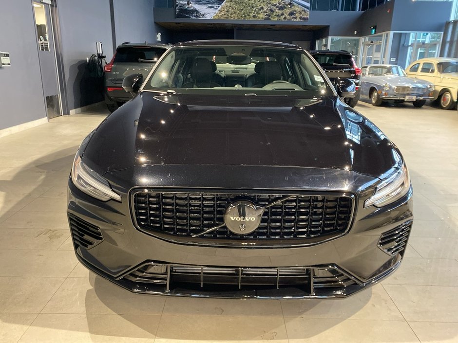 2025 Volvo S60 Plug-In Hybrid T8 AWD Ultra Black Edition-7