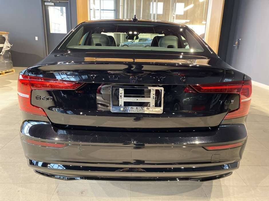 2025 Volvo S60 Plug-In Hybrid T8 AWD Ultra Black Edition-3