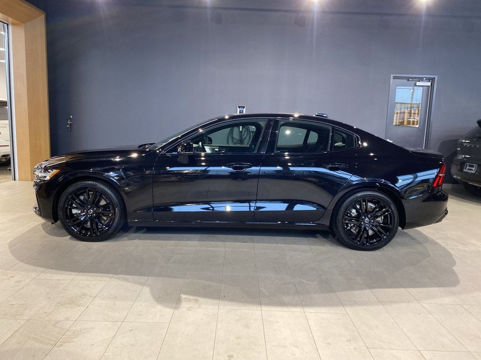 2025 Volvo S60 Plug-In Hybrid T8 AWD Ultra Black Edition-1