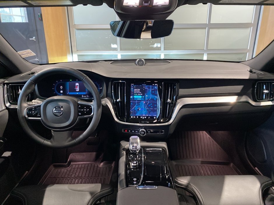 2025 Volvo S60 Plug-In Hybrid T8 AWD Ultra Black Edition-10