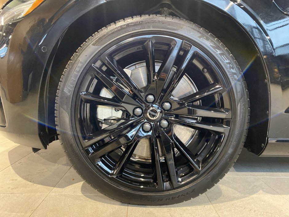 2025 Volvo S60 Plug-In Hybrid T8 AWD Ultra Black Edition-8