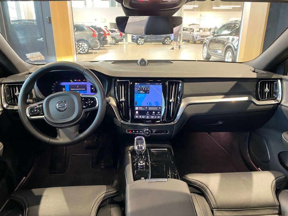 2025 Volvo S60 Plug-In Hybrid T8 AWD Ultra Black Edition-10