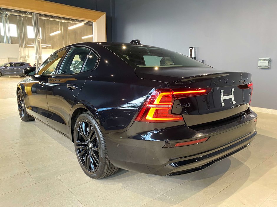 2025 Volvo S60 Plug-In Hybrid T8 AWD Ultra Black Edition-2