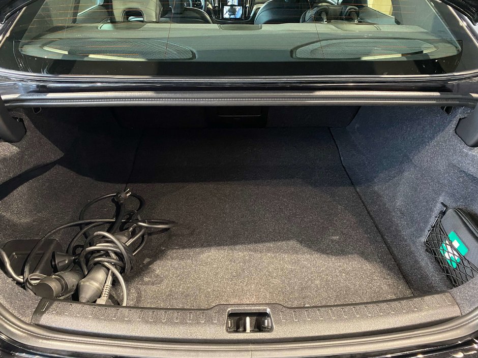 2025 Volvo S60 Plug-In Hybrid T8 AWD Ultra Black Edition-20