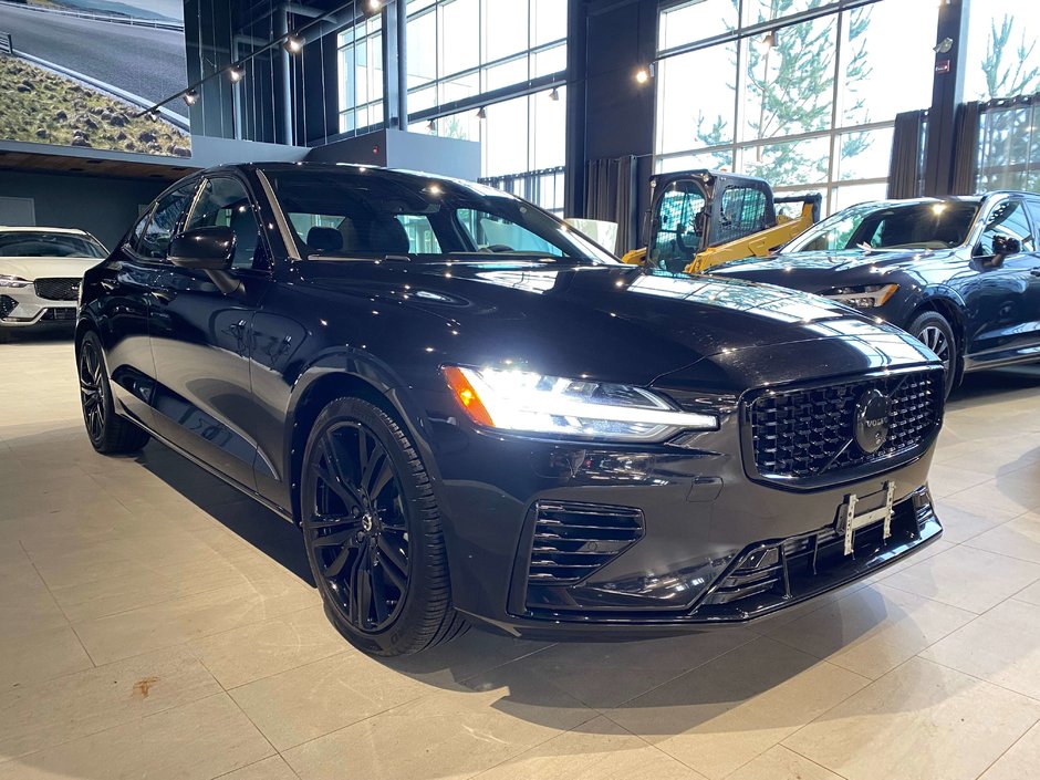 2025 Volvo S60 Plug-In Hybrid T8 AWD Ultra Black Edition-6