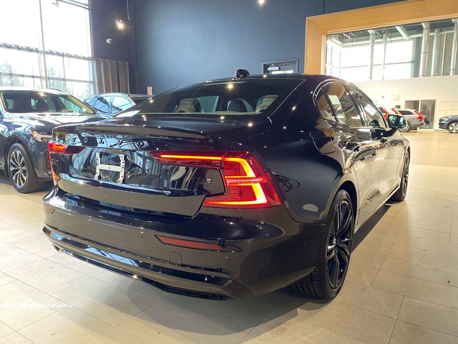 2025 Volvo S60 Plug-In Hybrid T8 AWD Ultra Black Edition-4