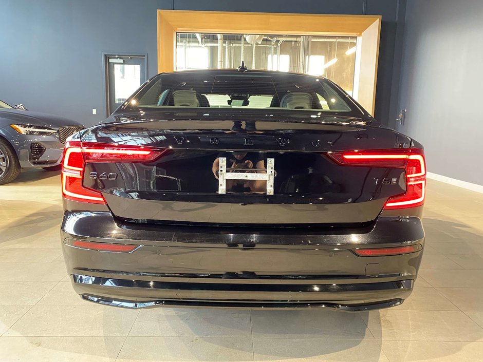 2025 Volvo S60 Plug-In Hybrid T8 AWD Ultra Black Edition-3