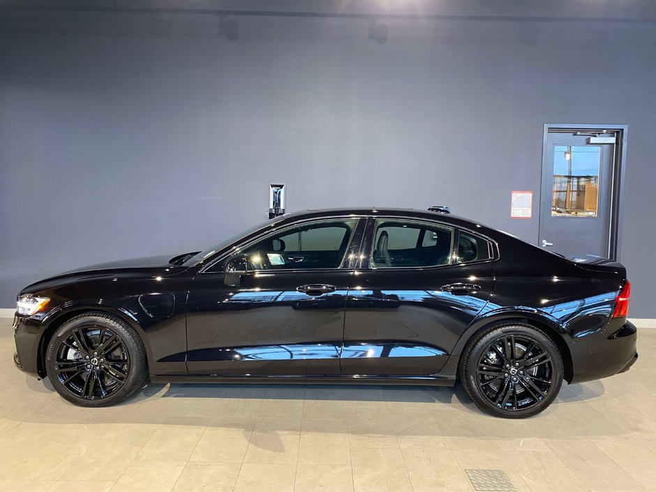 2025 Volvo S60 Plug-In Hybrid T8 AWD Ultra Black Edition-1