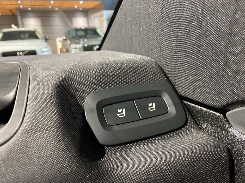 2022 Volvo S60 B5 AWD R-Design-18