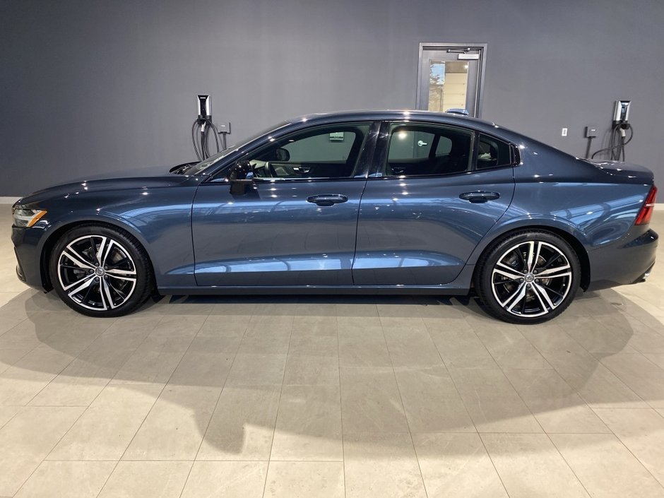 2022 Volvo S60 B5 AWD R-Design-1