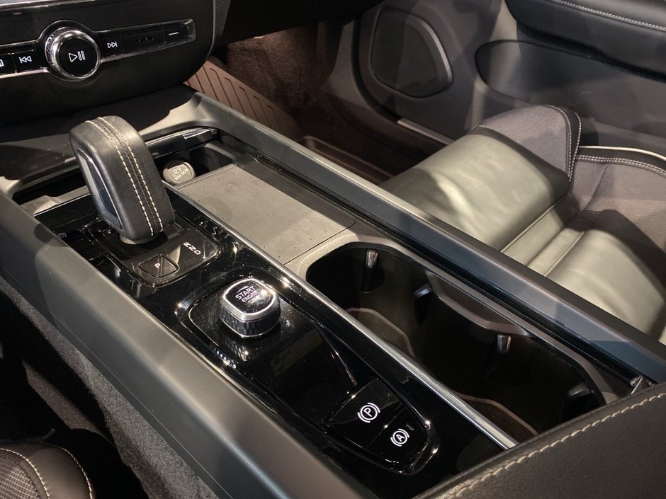 2022 Volvo S60 B5 AWD R-Design-12