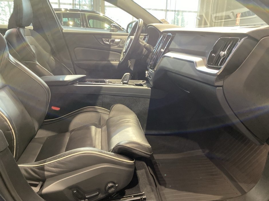 2022 Volvo S60 B5 AWD R-Design-21