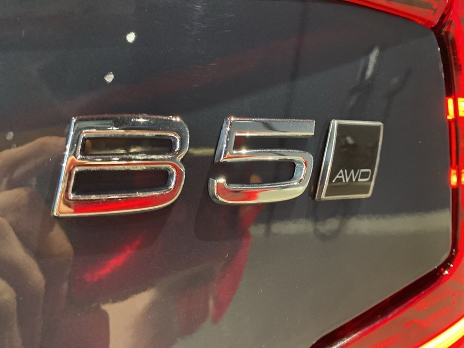 2022 Volvo S60 B5 AWD R-Design-25