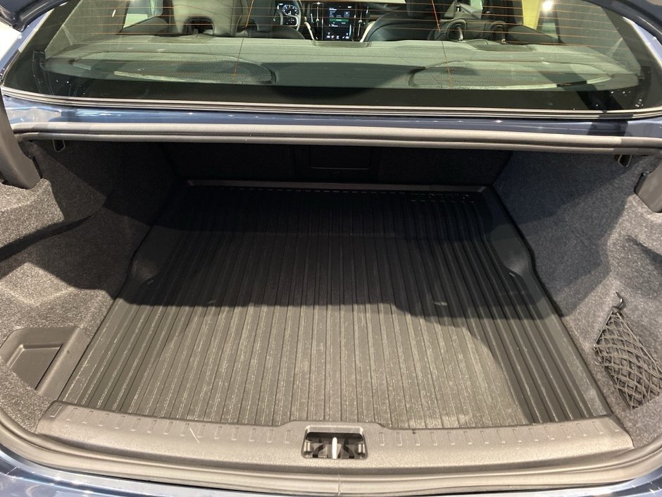 2022 Volvo S60 B5 AWD R-Design-19