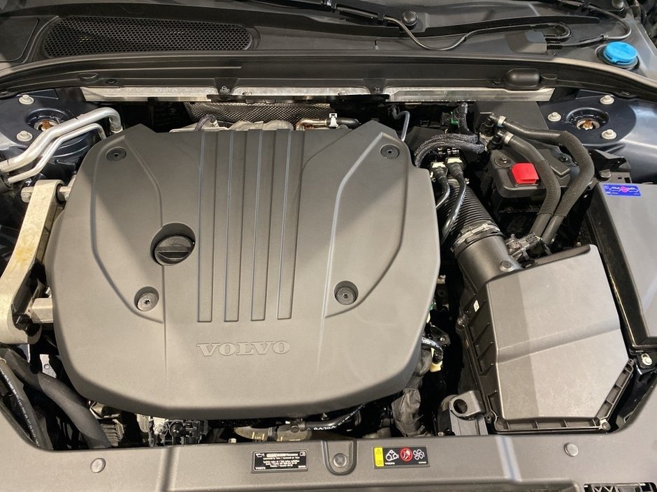 2022 Volvo S60 B5 AWD R-Design-24