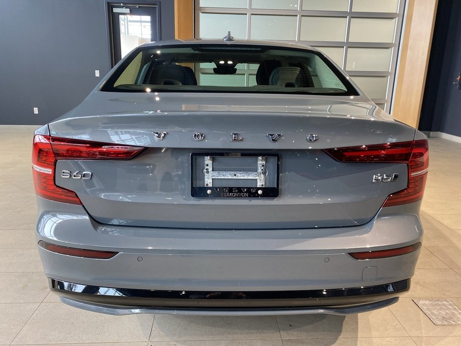 2023 Volvo S60 B5 AWD Plus - Dark-4