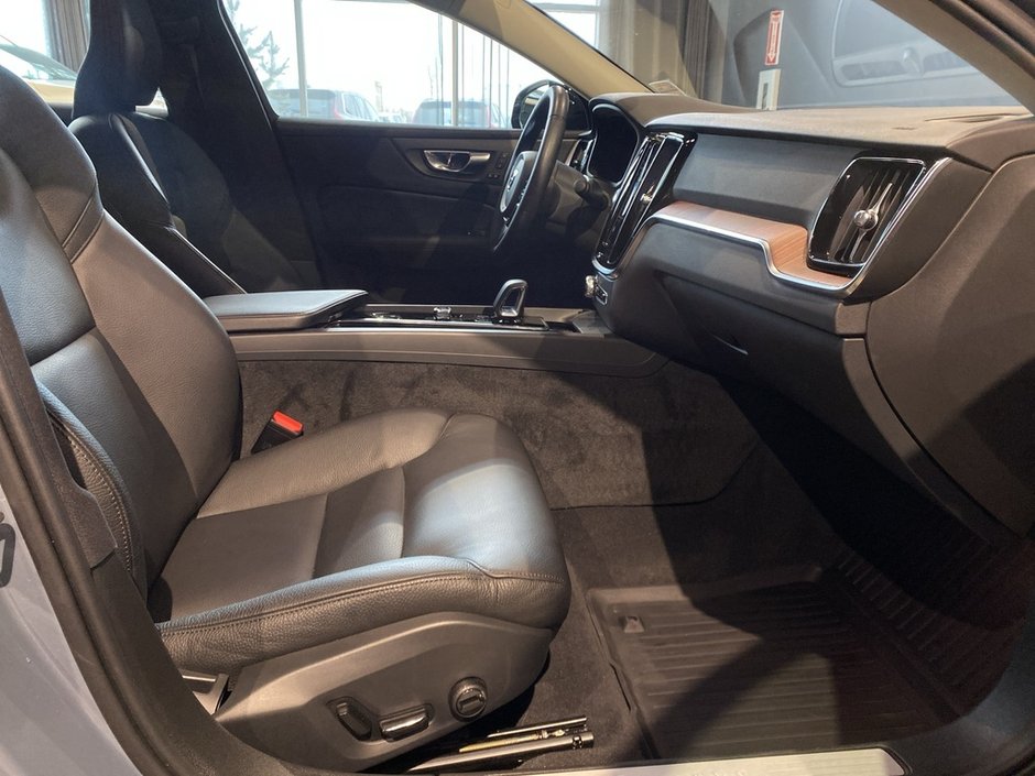 2023 Volvo S60 B5 AWD Plus - Dark-21