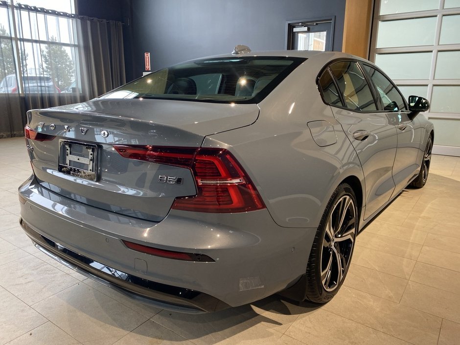 2023 Volvo S60 B5 AWD Plus - Dark-5