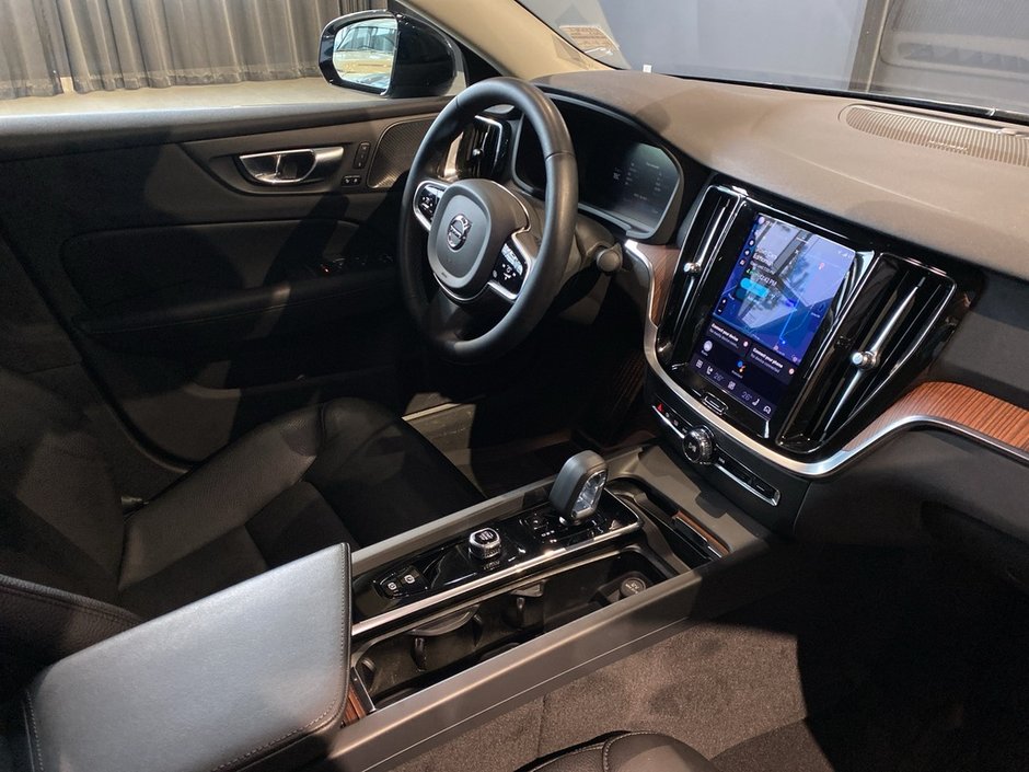 2023 Volvo S60 B5 AWD Plus - Dark-22