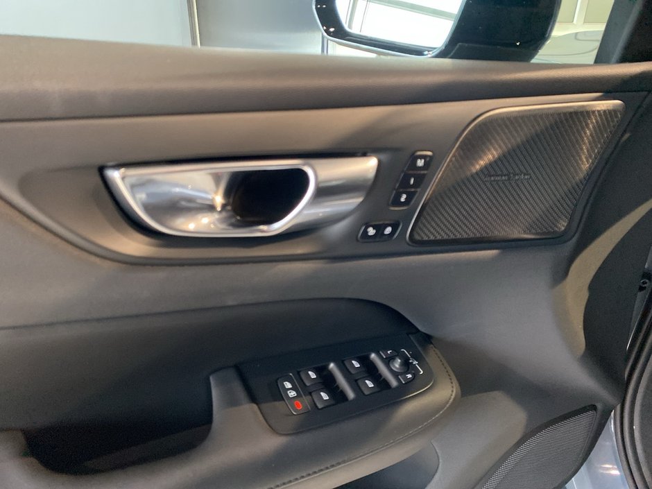 2023 Volvo S60 B5 AWD Plus - Dark-11