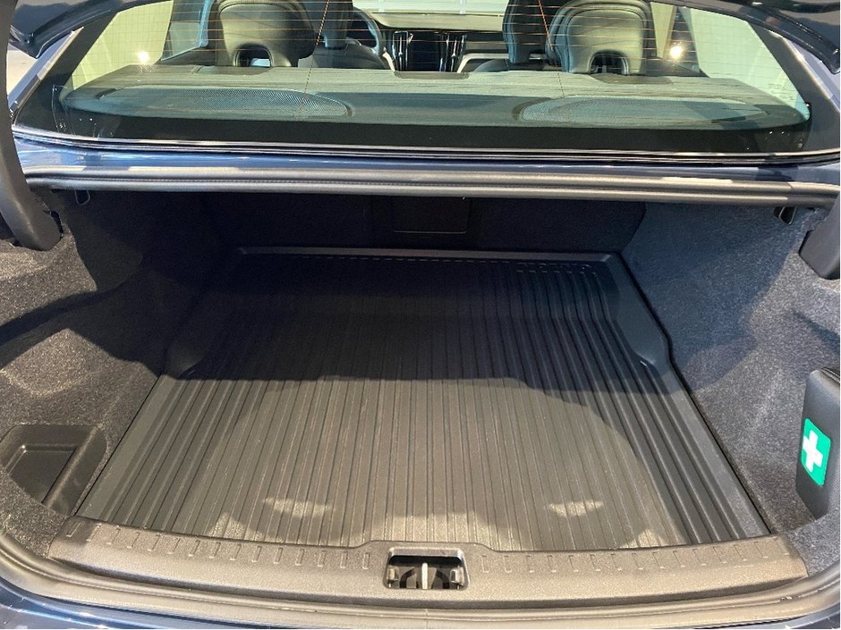 2024 Volvo S60 B5 AWD Core Dark Theme-19