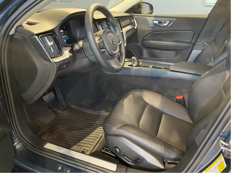 2024 Volvo S60 B5 AWD Core Dark Theme-9