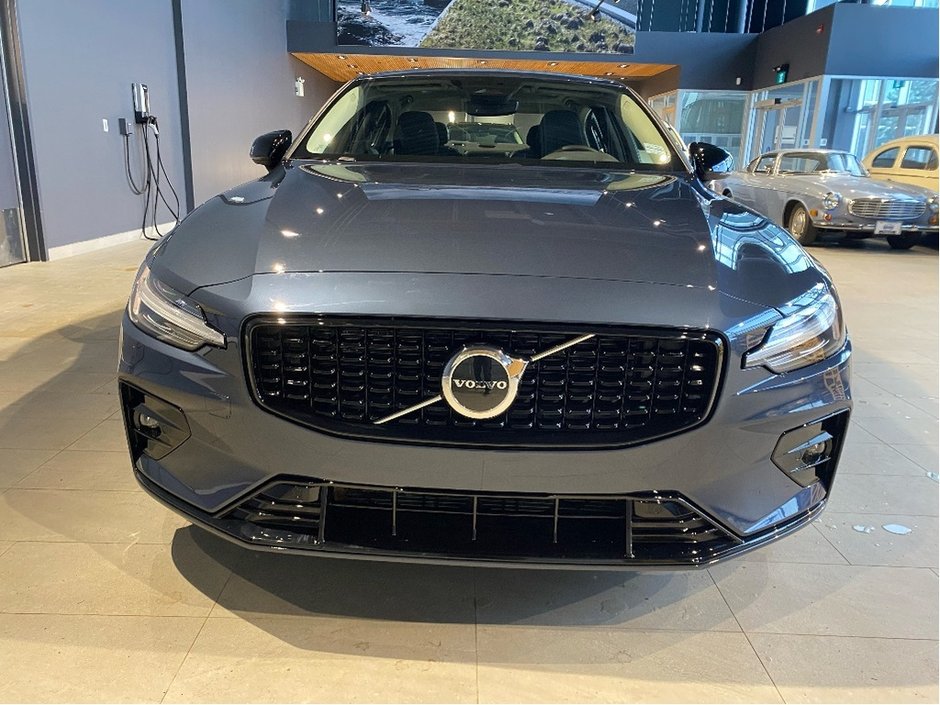 2024 Volvo S60 B5 AWD Core Dark Theme-7