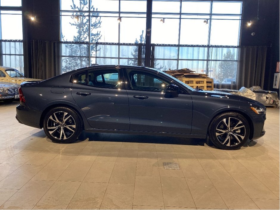 2024 Volvo S60 B5 AWD Core Dark Theme-5