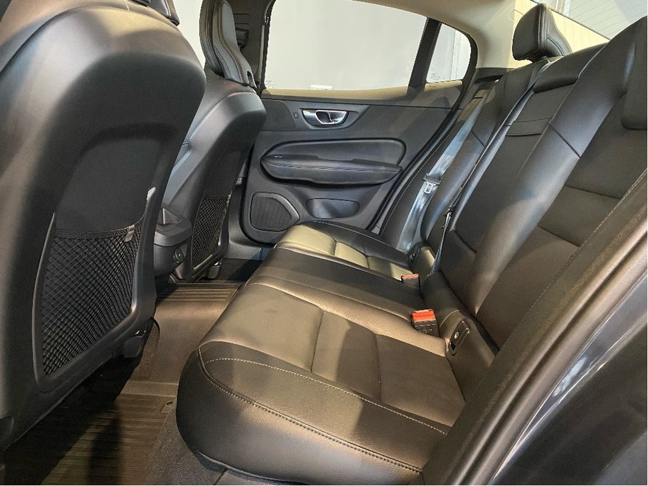 2024 Volvo S60 B5 AWD Core Dark Theme-17