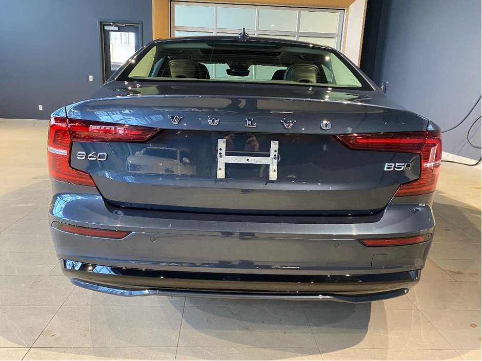 2024 Volvo S60 B5 AWD Core Dark Theme-3