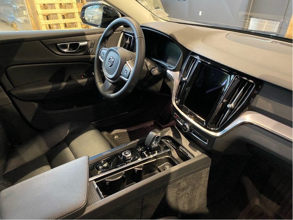 2024 Volvo S60 B5 AWD Core Dark Theme-22