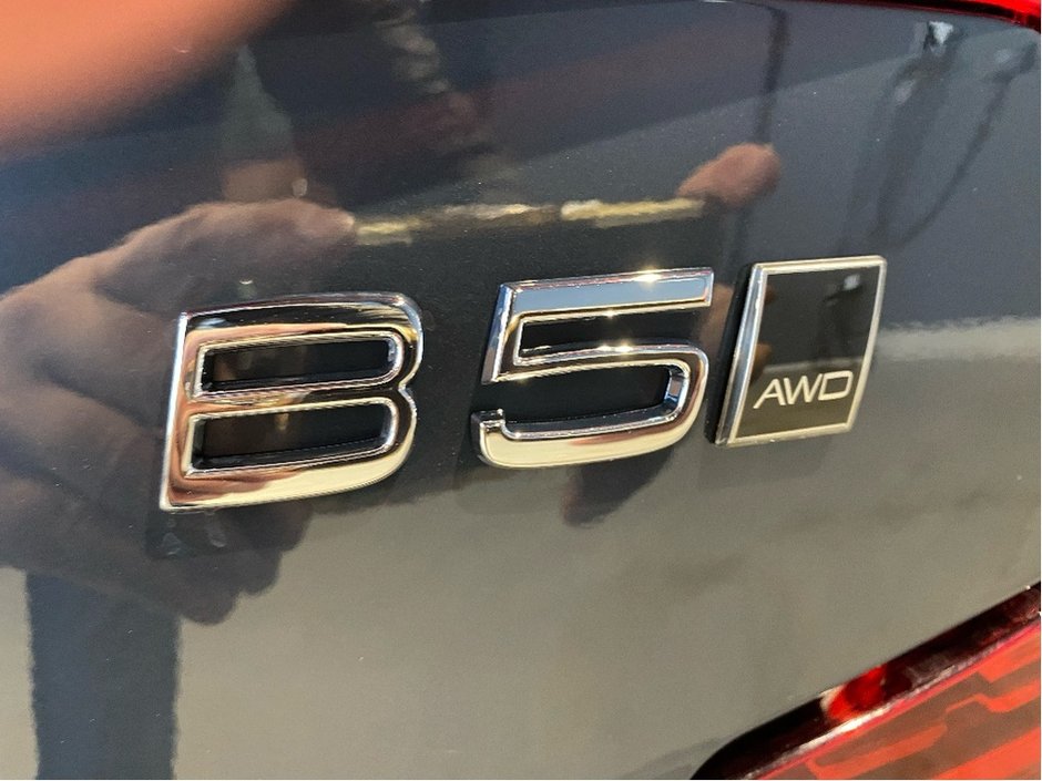 2024 Volvo S60 B5 AWD Core Dark Theme-25