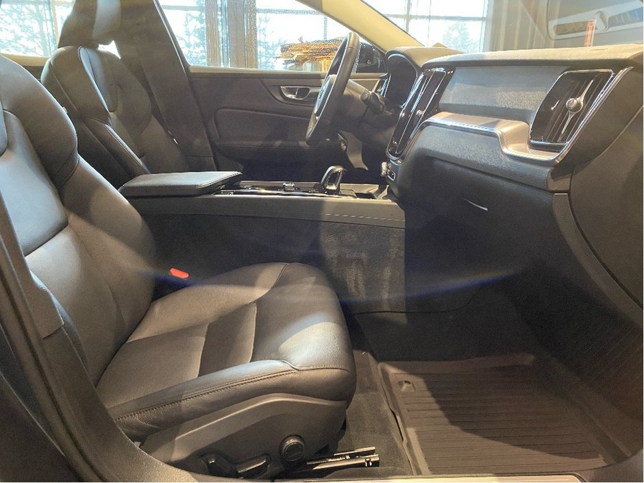 2024 Volvo S60 B5 AWD Core Dark Theme-21