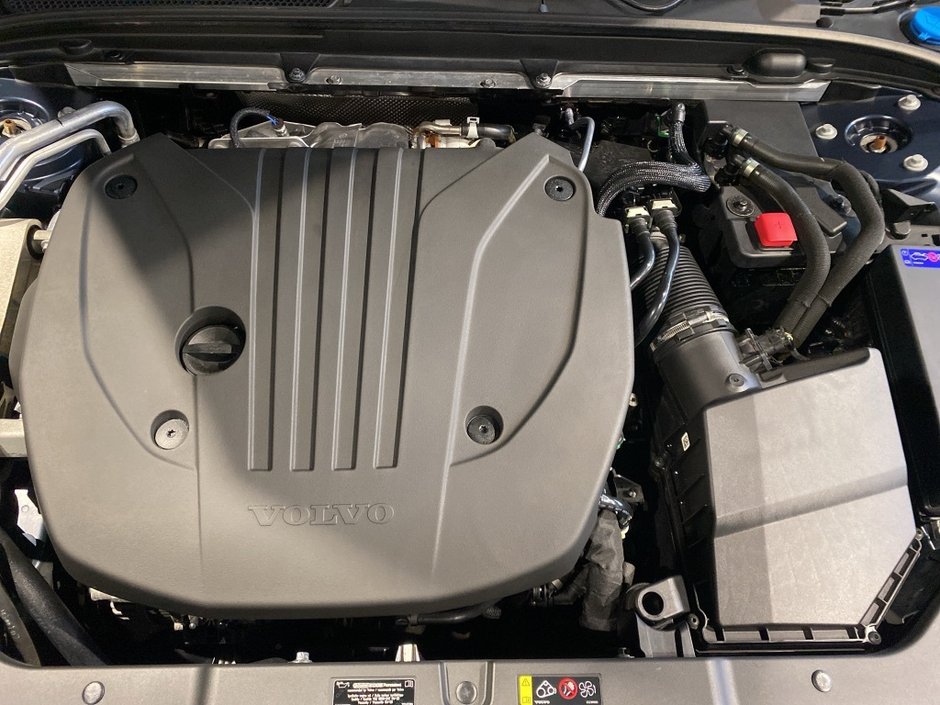 2024 Volvo S60 B5 AWD Core Dark Theme-24