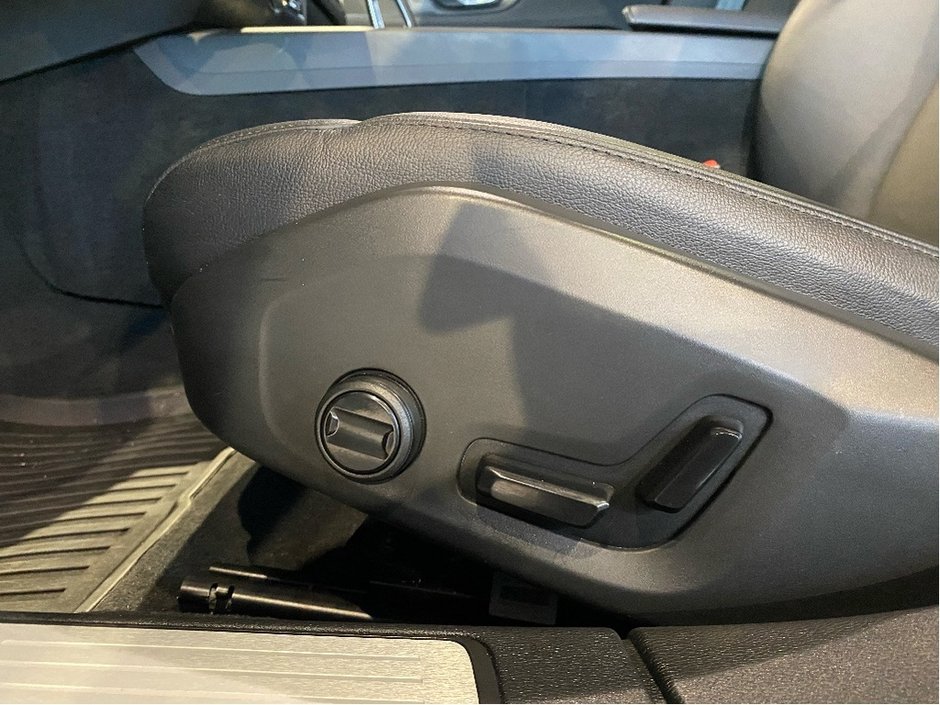 2024 Volvo S60 B5 AWD Core Dark Theme-12