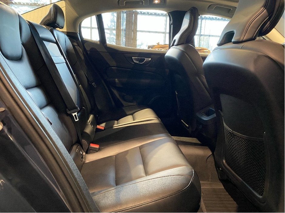 2024 Volvo S60 B5 AWD Core Dark Theme-20