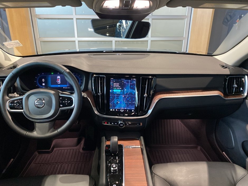 2025 Volvo V60 Cross Country B5 AWD Core-10