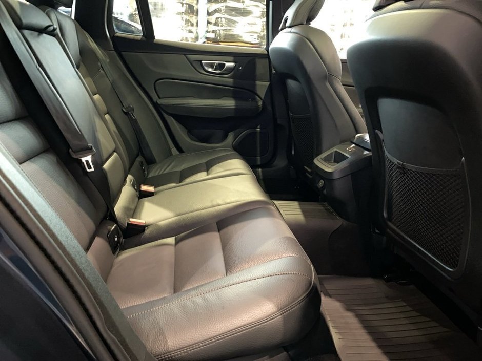 2025 Volvo V60 Cross Country B5 AWD Core-21