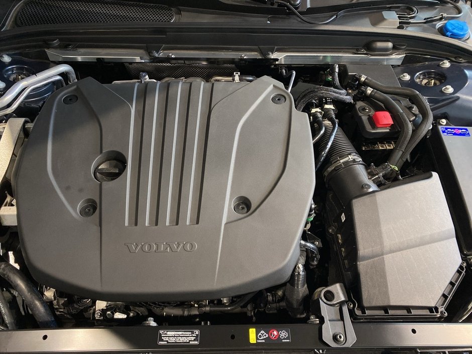 2025 Volvo V60 Cross Country B5 AWD Core-25