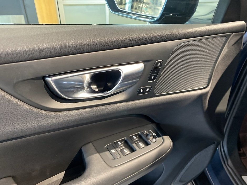 2025 Volvo V60 Cross Country B5 AWD Core-11