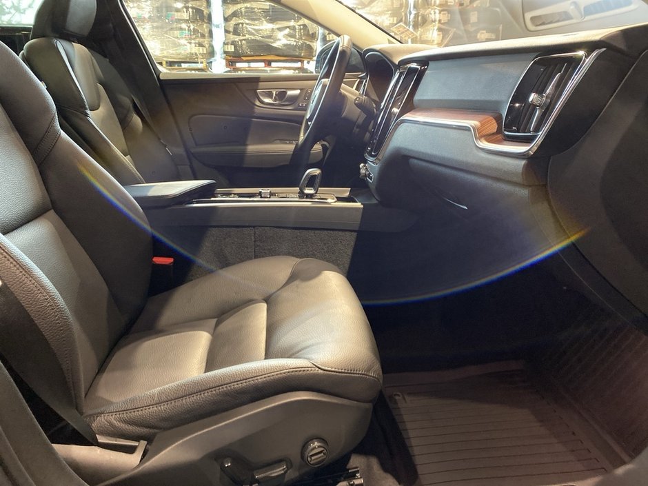 2025 Volvo V60 Cross Country B5 AWD Core-22