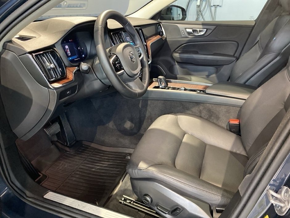 2025 Volvo V60 Cross Country B5 AWD Core-9