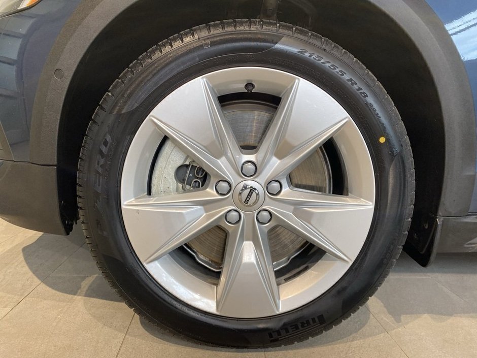 2025 Volvo V60 Cross Country B5 AWD Core-8