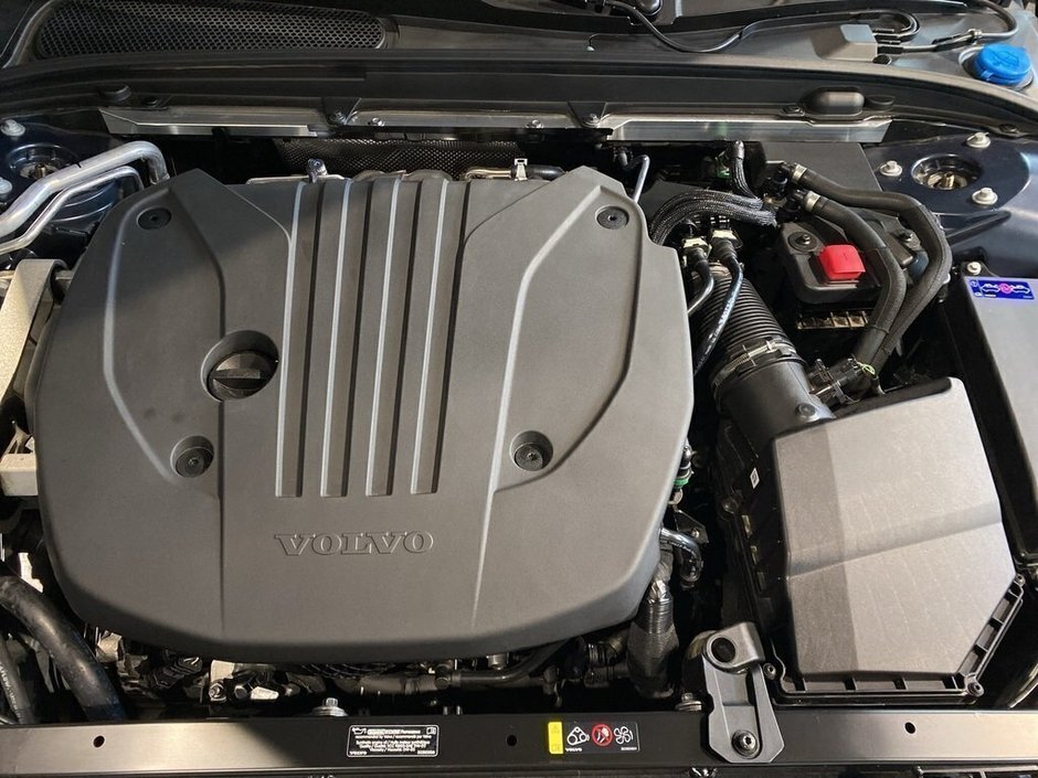 2025 Volvo V60 Cross Country B5 AWD Core-25